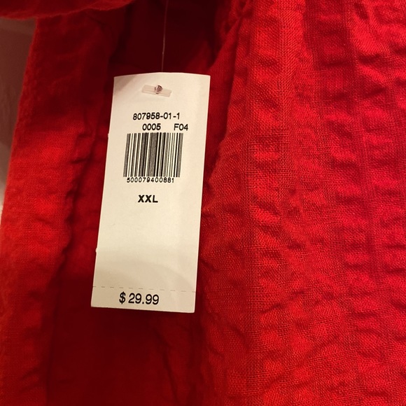 NWT Women’s red seer sucker blouse. Pouf sleeve, scoop neck. Flared bottom. - Picture 4 of 5